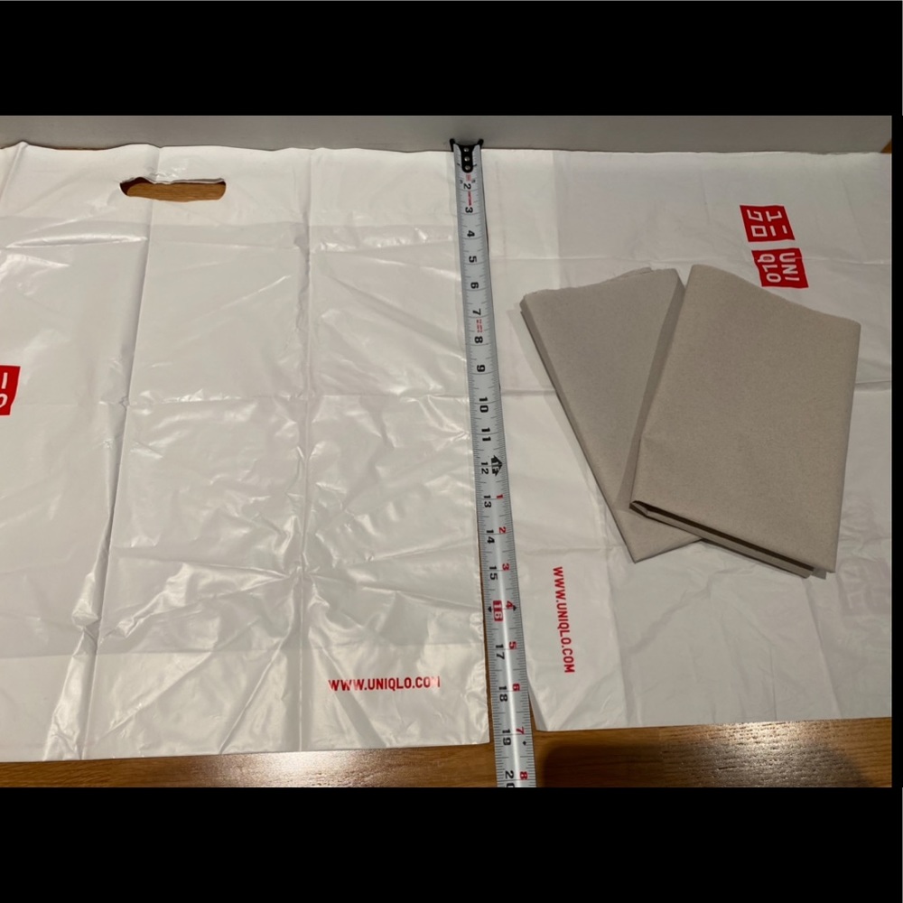 New set of 2 large Uniqlo bags & tissue paper